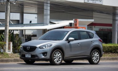 Chiangmai, Tayland - Mayıs 12020: özel araba, Mazda CX-5, cx5. 1001 no 'lu yolda, Chiangmai İş Alanından 8 km uzakta..