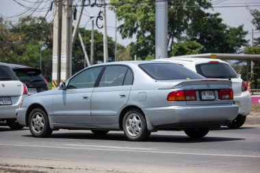 Chiangmai, Tayland - Mayıs 12020: özel eski araba, Toyota Corona. 1001 no 'lu yolda, Chiangmai İş Alanından 8 km uzakta..