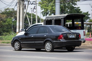 Chiangmai, Tayland - Mayıs 12020: özel araba, Ford Laser. Fotoğraf 121 no 'lu yolda, Chiangmai, Tayland şehir merkezinden yaklaşık 8 km uzaklıkta..