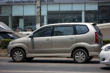 Chiangmai, Tayland - Mayıs 12020: er Toyota Avanza araba. Urbun Kullanıcı için mini SUV Car. Fotoğraf 121 no 'lu yolda, Chiangmai Tayland şehir merkezinden yaklaşık 8 km uzaklıkta..