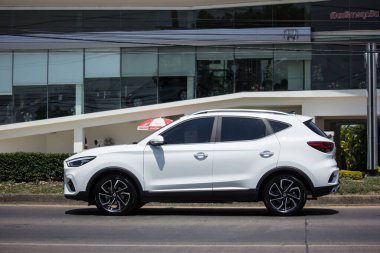 Chiangmai, Tayland - Mayıs 12020: özel SUV MG ZS. İngiliz otomotiv ürünü. 1001 numaralı yolda, Chiangmai şehrinden 8 km uzakta..