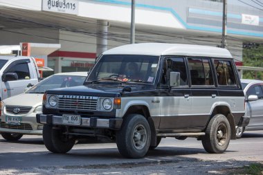 Chiangmai, Tayland - Mayıs 12020: Er Mitsubishi Pajero SUV Car. 1001 no 'lu yolda. Chiangmai şehrinden 18 km uzakta..