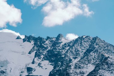 Altay Dağları doğal parkı vadide Akkem
