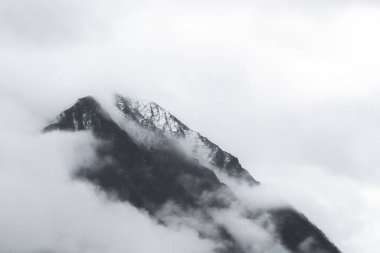 Akkem Valley Altay Dağları doğal parkı günler yağmurda sis Dağı'nda göster