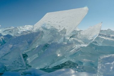 Veya dondurulmuş Deniz Baykal alanlarında buza üzerinden görüntülemek