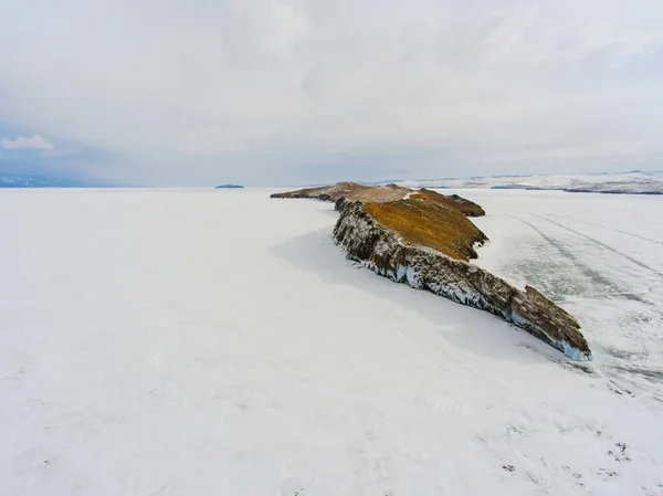 Widok z nieba na zamarznięte pola lodu Syberii Bajkał, Rosja — Zdjęcie stockowe