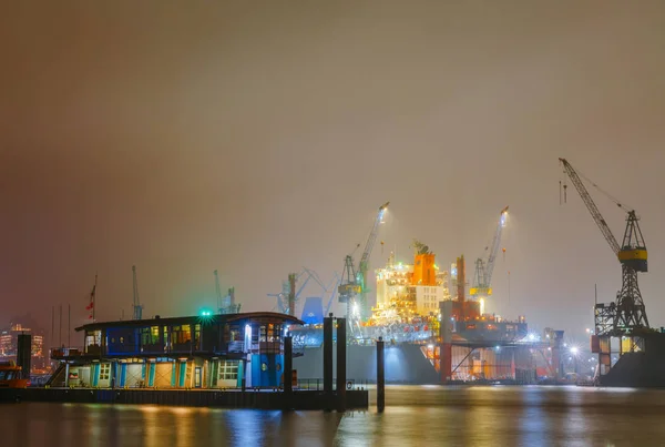 Schizzi serali e notturni sulle vie del miglio nel centro del porto di Amburgo — Foto Stock