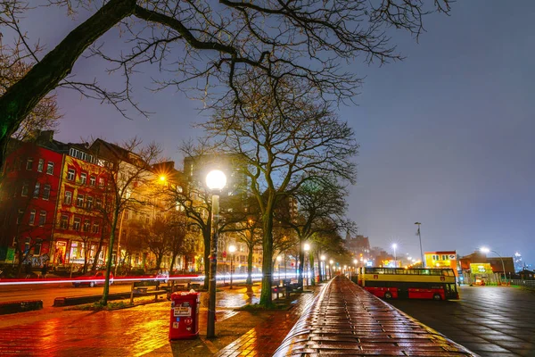 Večerní a noční skici na ulicích proso v centru přístavu Hamburk — Stock fotografie