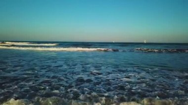 Dron günbatımı sırasında görünümlerinden Valencia Malvarrosa Beach