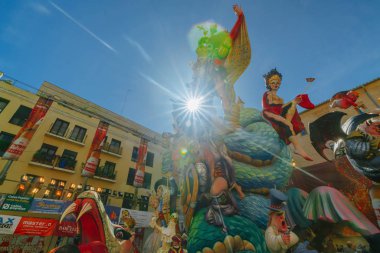 Falla Fallas Ulusal Festivali sırasında şehir merkezinde. Valencia, İspanya, 16 Mart 2018