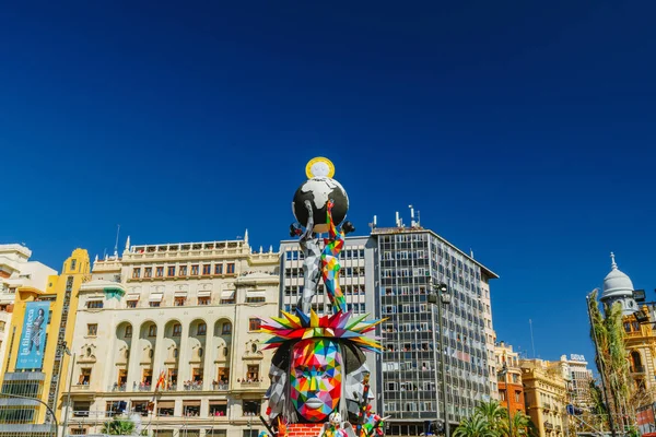 Falla v centru města během národní Festival Fallas. Valencia, Španělsko, 16 března 2018 — Stock fotografie