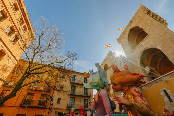 Falla v centru města během národní Festival Fallas. Valencia, Španělsko, 16 března 2018 — Stock fotografie