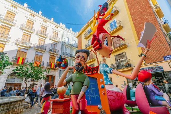 Falla i centrum under nationella Festival av Fallas. Valencia, Spanien, 16 mars 2018 — Stockfoto