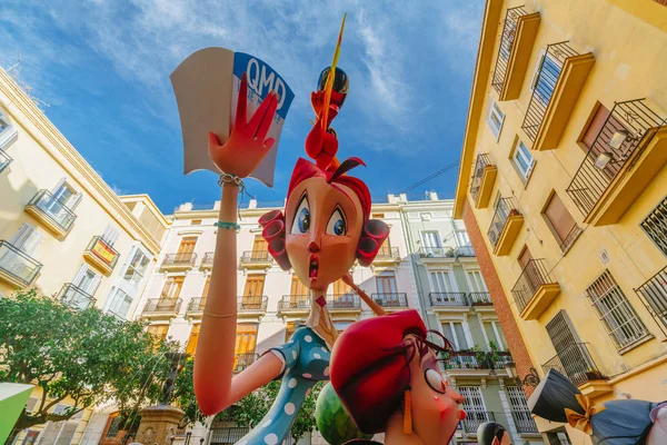 Falla v centru města během národní Festival Fallas. Valencia, Španělsko, 16 března 2018 — Stock fotografie