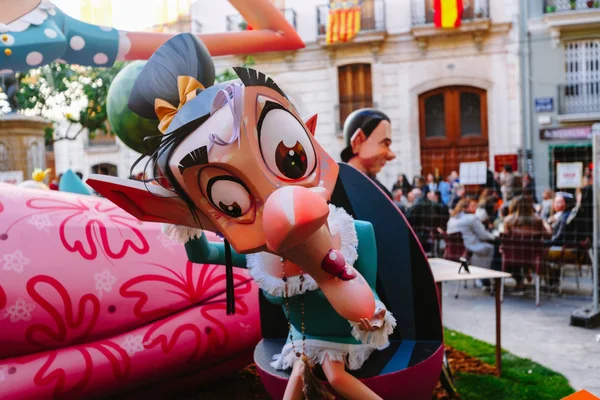 Falla en el centro de la ciudad durante el Festival Nacional de Fallas. Valencia, España, 16 de marzo de 2018 — Foto de Stock