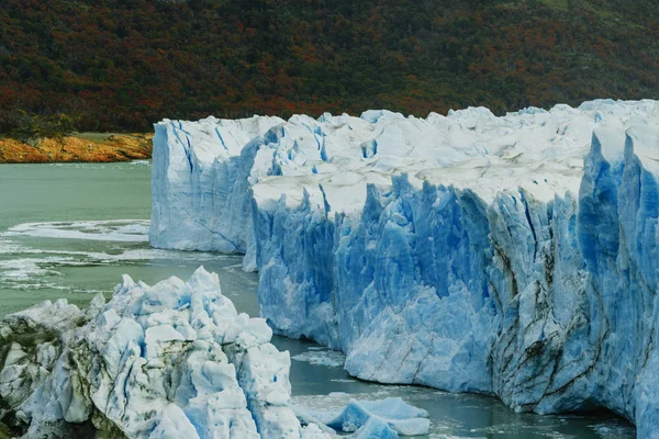 冰川佩里托莫雷诺在公园洛杉矶 Glaciares。秋天在巴塔哥尼亚, 阿根廷边 — 图库照片