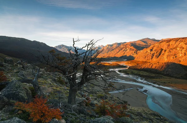 Landschap weergave genomen tijdens een wandeling in het park Los Glaciares National Park. Herfst in Patagonië, de Argentijnse kant — Stockfoto