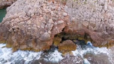 Sahil ve denize Denia şehir yakın bir görünüme havadan. Bölge Valencia, İspanya bahar
