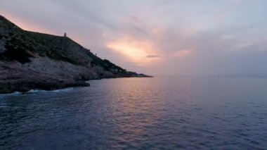 Sahil ve denize Denia şehir yakın bir görünüme havadan. Bölge Valencia, İspanya bahar