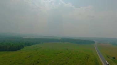Yol, orman ve alanları, Sverdlovsk bölgesi, Rusya havadan görünümü
