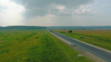 Yol, orman ve alanları, Sverdlovsk bölgesi, Rusya havadan görünümü