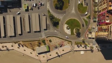 Alboraya, Valencia rüzgarlı ve güneşli bir günde plaj, deniz, alışveriş merkezi için havadan görüntüleyin.