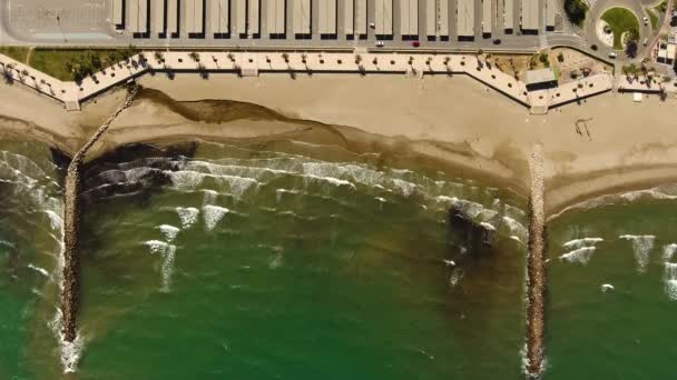 Nézd Levegőből Strand Tenger Bevásárló Központ Egy Napos Szeles Napon — Stock videók