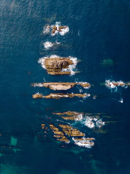 Aerial view of the coastline and cliffs during sunset on the beach of Quintana and Estaca. Northern Spain in summer — Stockfoto