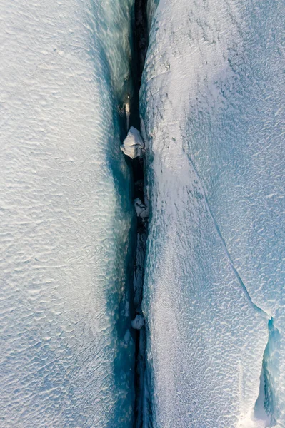 Luftaufnahme des sv nafellsj kull gletschers bei sonnigem wetter. Frühlingsanfang in Island — Stockfoto