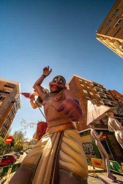 Las Fallas, kağıt hamuru modelleri 15 Mart 2019 'da St. Joseph' i överek geleneksel kutlamada yakılır. Barrio Benimaclet, Valencia, İspanya.