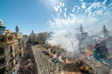 19 Mart 2019 'da Valencia İspanya' da düzenlenen Las Fallas Festivali sırasında Mascleta 'da patlayan havai fişeklerle belediye binası meydanı İnsanlığın Soyut Kültürel Mirasları Listesinde yer aldı..