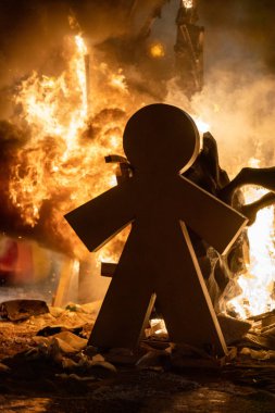 Krema Gecesi. Fallas Şöleni 'nin sonu, sokaktaki tüm kağıt modelleri yakıldığında. Unesco 'nun soyut Dünya Mirası Sitesi. Valencia, İspanya, 19 Mart 2019.