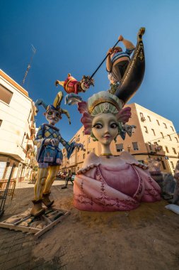 Las Fallas, kağıt hamuru modelleri 15 Mart 2019 'da St. Joseph' i överek geleneksel kutlamada yakılır. Barrio Benimaclet, Valencia, İspanya.