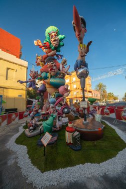 Las Fallas, gazete mankenleri 16 Mart 2019 'da İspanya' nın Valencia kentinde yapılan geleneksel kutlamada yakıldı..