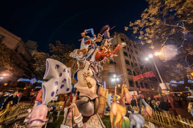 Las Fallas, gazete mankenleri 18 Mart 2019 'da İspanya' nın Valencia kentinde yapılan geleneksel kutlamada yakıldı..