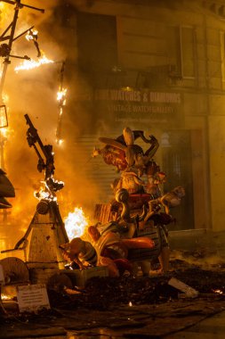 Krema Gecesi. Fallas Şöleni 'nin sonu, sokaktaki tüm kağıt modelleri yakıldığında. Unesco 'nun soyut Dünya Mirası Sitesi. Valencia, İspanya, 19 Mart 2019.