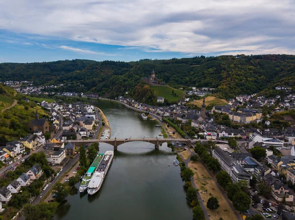 Vue aérienne du château de Cochem et de la rivière Moselle. Allemagne en été — Photo