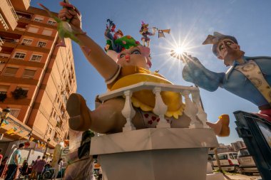 Las Fallas, kağıt hamuru modelleri 15 Mart 2019 'da St. Joseph' i överek geleneksel kutlamada yakılır. Barrio Benimaclet, Valencia, İspanya.