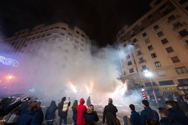 Krema Gecesi. Fallas Şöleni 'nin sonu, sokaktaki tüm kağıt modelleri yakıldığında. Unesco 'nun soyut Dünya Mirası Sitesi. Valencia, İspanya, 19 Mart 2019.