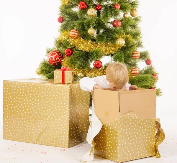 Little boy opening giftbox — Stock Photo, Image