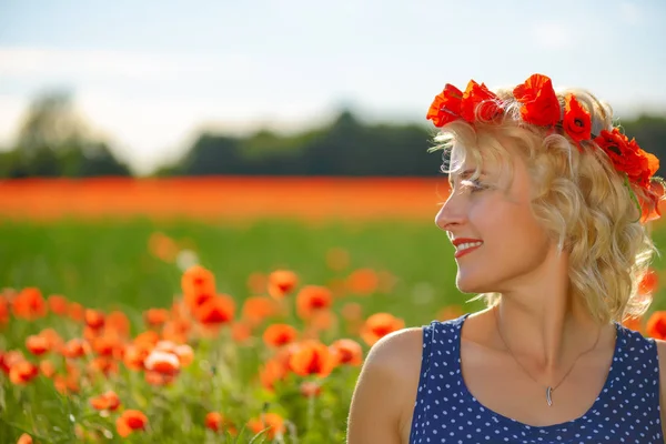 Free Happy Woman Enjoying Nature. — Stock Photo, Image