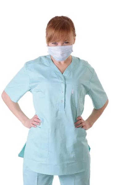 Femme en colère médecin avec respirateur posant — Photo