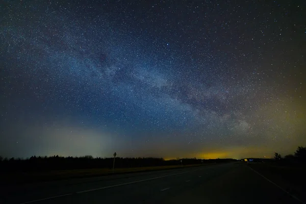 Voie lactée sur la route — Photo