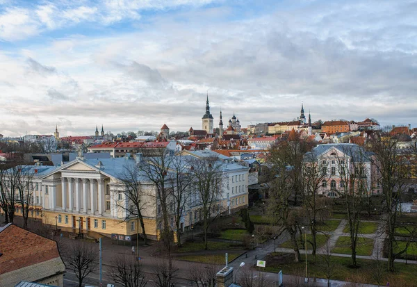 Tallinn, Estonsko, staré město panorama z kopce Toompea. — Stock fotografie