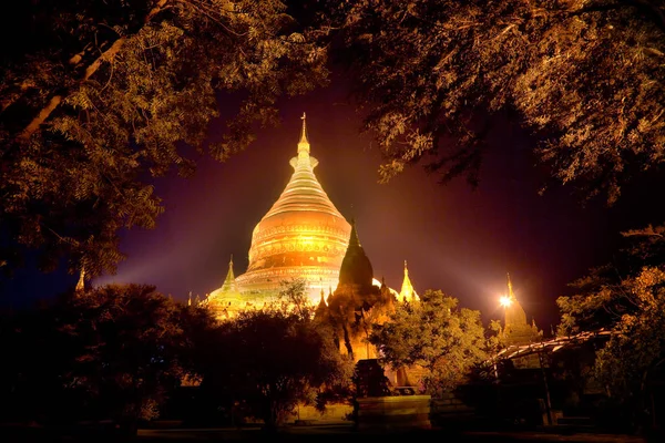 Myanmar. Templos de Bagan por la noche — Foto de Stock