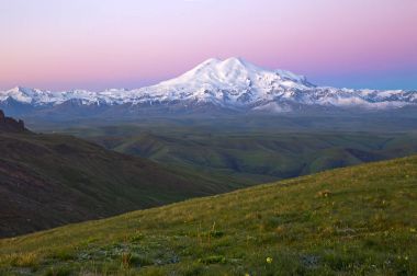 Görünüm Elbrus, yayla Burmanet, büyük Kafkasya