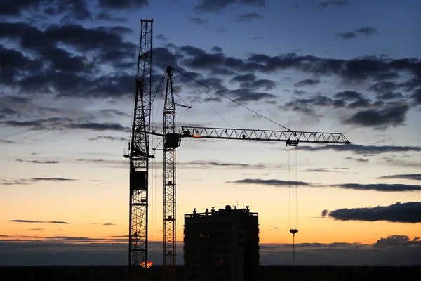 Grúas torre por la noche —  Fotos de Stock