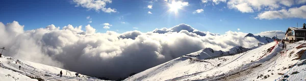 Picos de montanha do Cáucaso — Fotografia de Stock