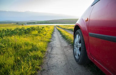 ülke yolda araba