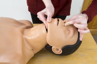 Cpr manevralar içinde baş hyperextension